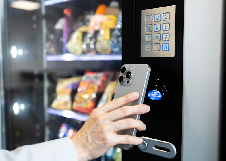 Smartphone payment at vending machine
